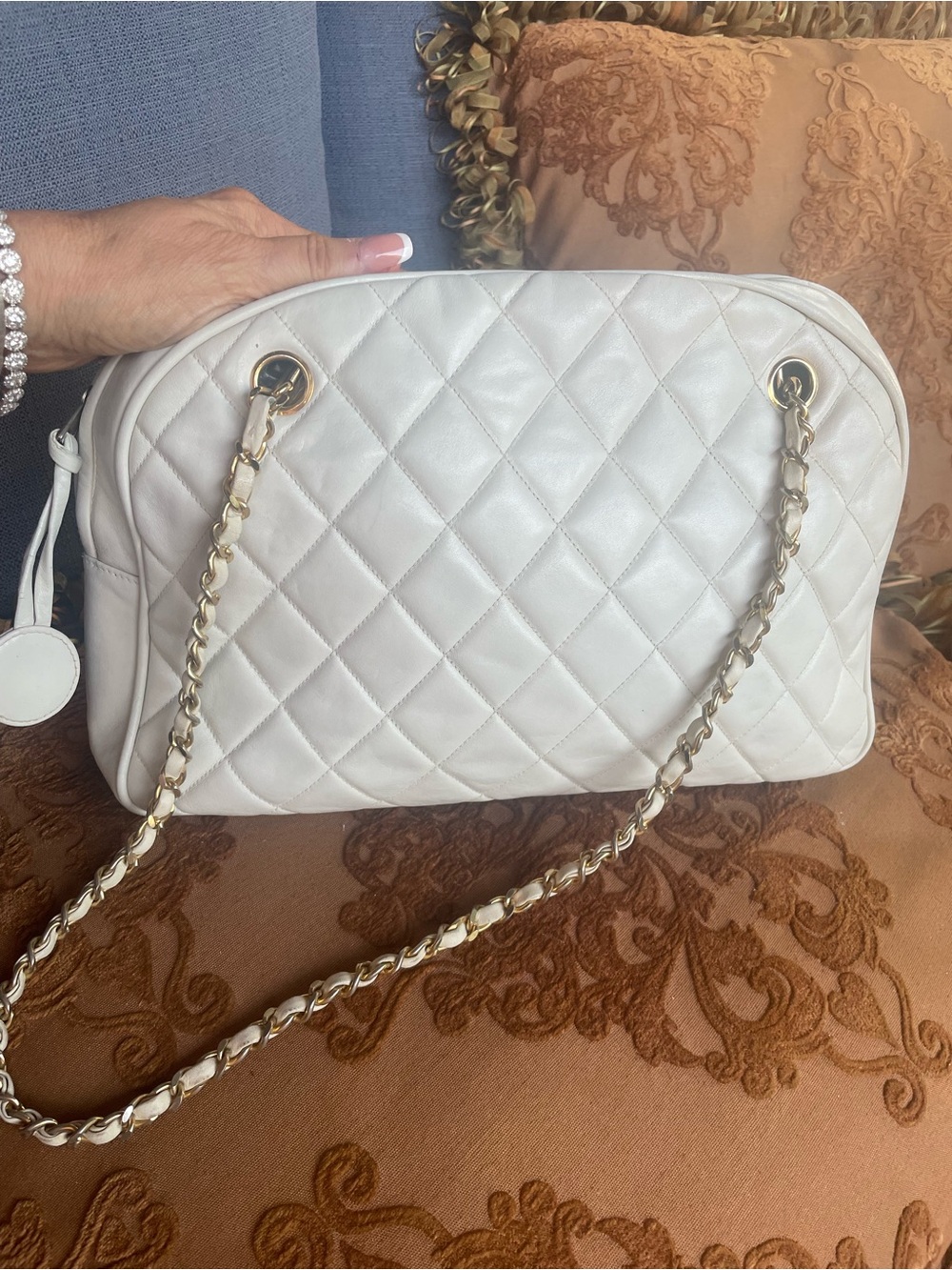 Elegant Quilted White Shoulder Bag with Chain Strap